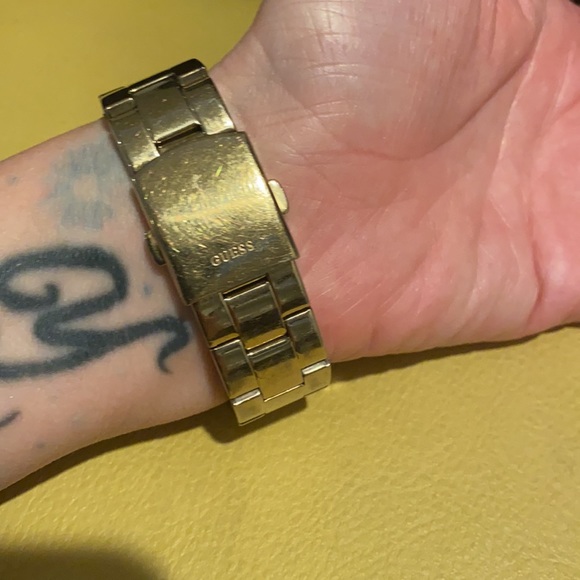 Guess Rinestone leopard print watch 👌😘👏🥰🤗❤️ - Picture 4 of 9